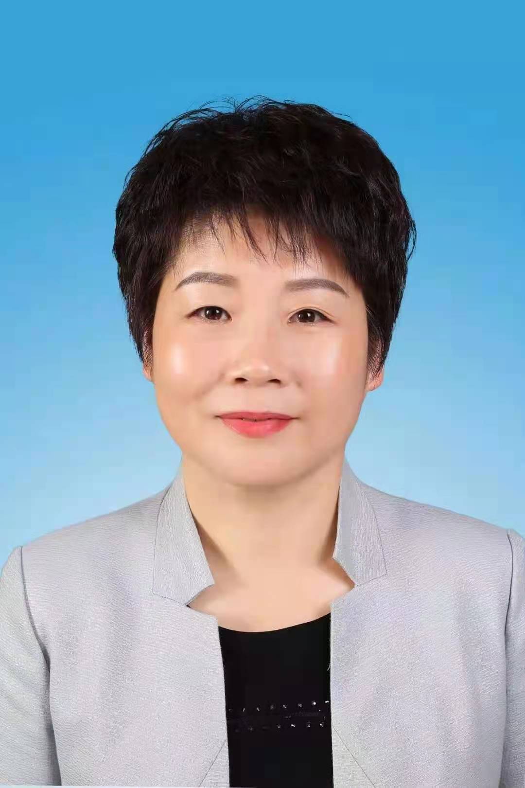 区委常委,区政府党组副书记,常务副区长崔卫华